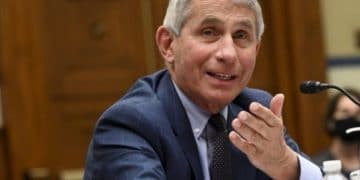 Fauci: Mutacionet ndikojnë në vaksinat, por janë të mundshme përshtatjet