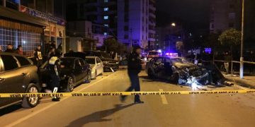 Aksident i rëndë në Berat/ Makina BMW merr përpara 4 automjete të tjera, një i plagosur