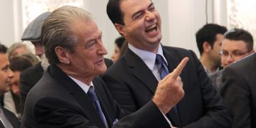 “Të pasurit përfitojnë mbi 50 mln euro”, Basha i përgjigjet Ramës: Taksa e sheshtë 9%, ulje e madhe e barrës fiskale