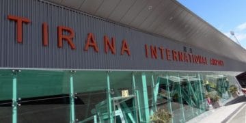 “Tirana International Airport” ul tarifën e pasagjerit nga 12.5 në 10 euro dhe lajmëron 100 milionë euro investime