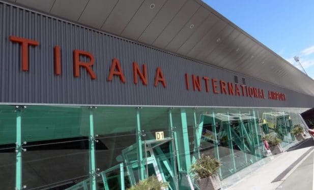 “Tirana International Airport” ul tarifën e pasagjerit nga 12.5 në 10 euro dhe lajmëron 100 milionë euro investime