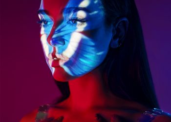 Dua Lipa – “Duke kercyer ne erresire”