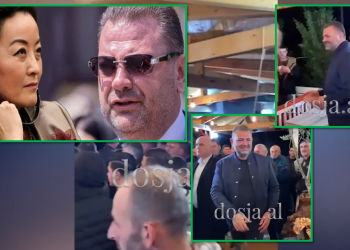 Në mes të ‘zjarrit’ me ambasadoren Kim, Tom Doshi grumbullon dhjetëra mbështetës nën ritmet e dedikimit personal, u jep dorën sikur Covid-19 të mos ekzistonte kurrë dhe shkel hapur rregullat e pandemisë