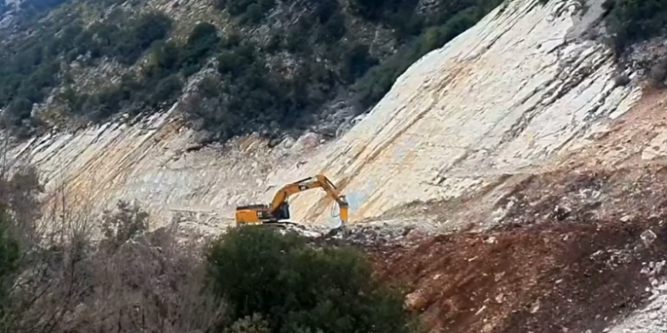 “Inagurohet brenda 2021″/ Vijojnë punimet në lotin e fundit të rrugës së re Kardhiq-Delvinë