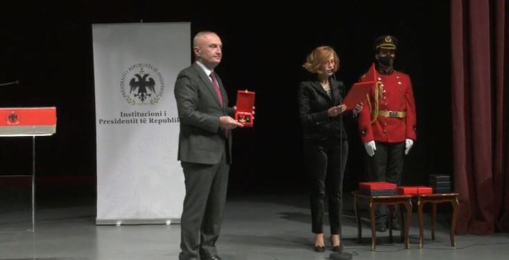 7 Marsi/ Ceremoni vlerësimi në Korçë për disa mësues dhe pedagogë, Meta: Mirënjohës për kontributin!