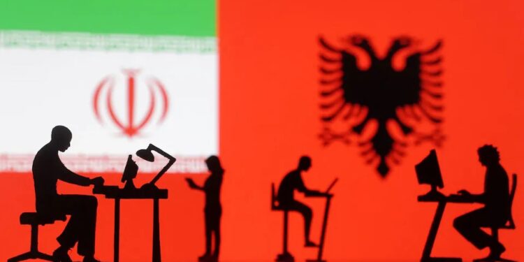 Bisedimet sekrete të Mbretërisë së Bashkuar dhe Shqipërisë për migrantët e paligjshëm të ekspozuar nga hakerat iranian