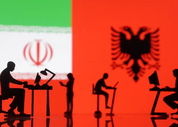 Bisedimet sekrete të Mbretërisë së Bashkuar dhe Shqipërisë për migrantët e paligjshëm të ekspozuar nga hakerat iranian